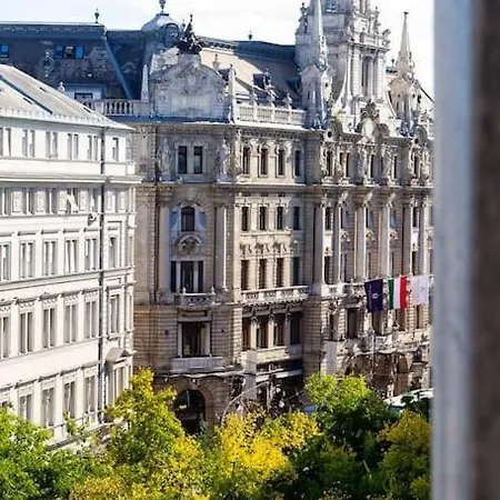 Trio Loft On The Boulevard With Ac By Nw Apartmán